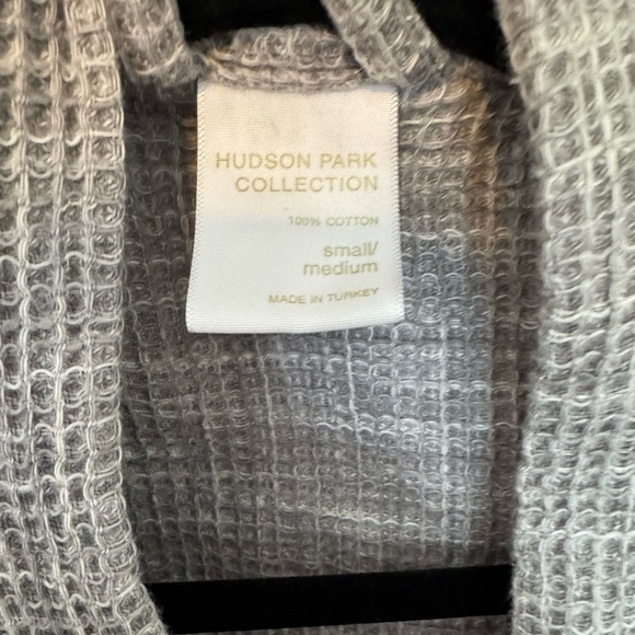 Hudson Park Collection Grey Waffle Robe Size S/M - Picture 2 of 3